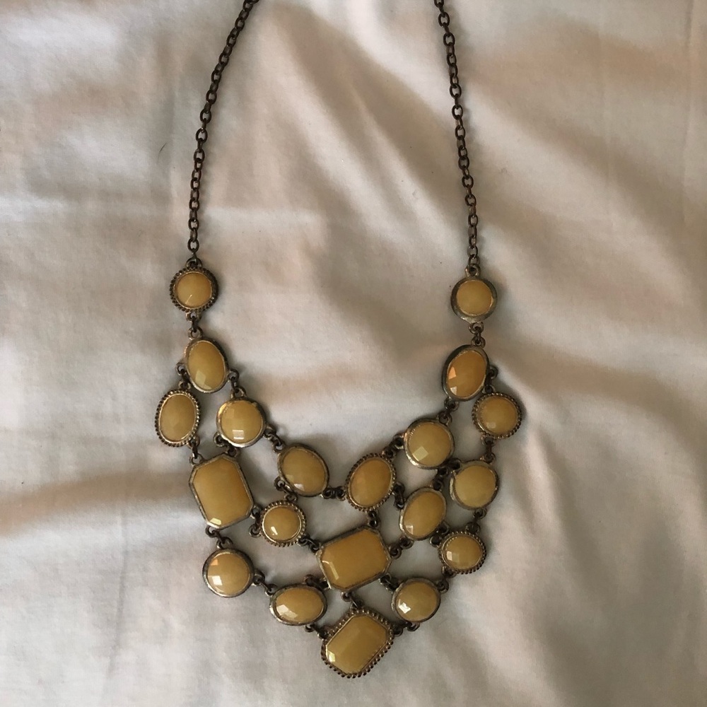 Beige chunky necklace